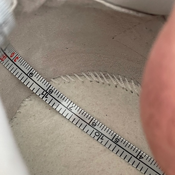 Authentic Louis Vitton Sneakers size 9 - Picture 7 of 7